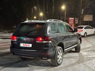 2008 Volkswagen Touareg I Рестайлинг, чёрный, 1345000 рублей, вид 4