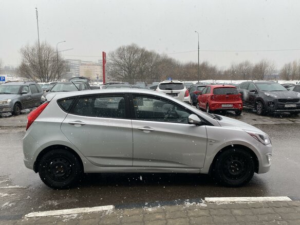 2015 Hyundai Solaris I Рестайлинг, серебристый - вид 3