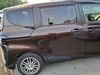 2017 Toyota Sienta II, коричневый, 1690000 рублей, вид 1