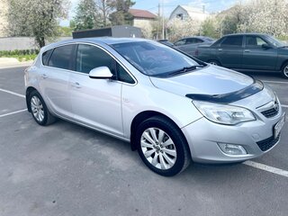 2011 Opel Astra J, серебристый, 700000 рублей, вид 3