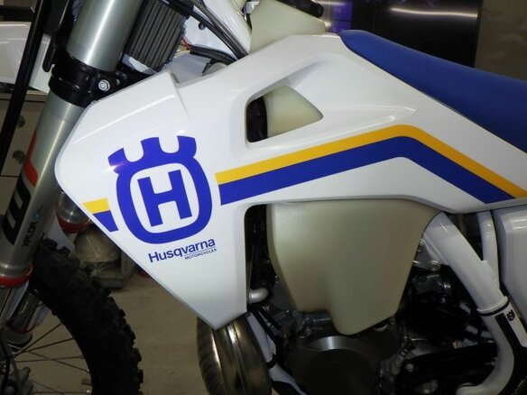 2023 Husqvarna TE 250, белый, 900000 рублей - вид 9