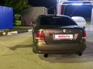 2015 Volkswagen Polo V Рестайлинг, коричневый, 920000 рублей, вид 4