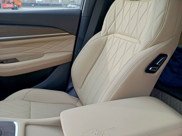 2025 Geely Monjaro (Xingyue L) I Рестайлинг (China Market), белый, 4250000 рублей - вид 22