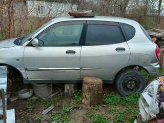 2001 Daihatsu Storia I (M100) Рестайлинг 2, белый, 103000 рублей, вид 4