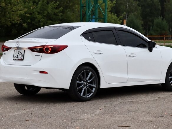 2016 Mazda Axela III Рестайлинг, белый, 1385000 рублей - вид 4