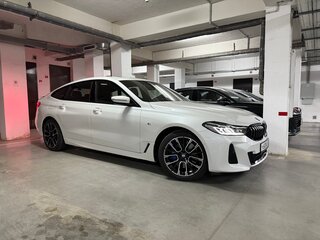 2020 BMW 6 серии Gran Turismo 620d IV (G32) Рестайлинг, белый, 5499000 рублей, вид 4