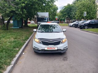 2016 Kia Rio III Рестайлинг, белый, 580000 рублей, вид 3