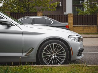 2018 BMW 5 серии 530i xDrive VII (G30/G31/G38), серебристый, 3690000 рублей, вид 4
