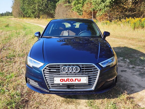 2017 Audi A3 Sportback e-tron III (8V) Рестайлинг, синий, 1550000 рублей - вид 4