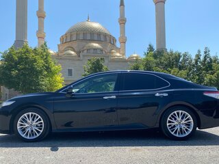 2018 Toyota Camry VIII (XV70), чёрный, 2899999 рублей, вид 1
