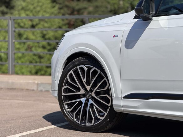 2025 Audi Q7 45 TFSI II (4M) Рестайлинг 2, белый, 11990000 рублей - вид 21