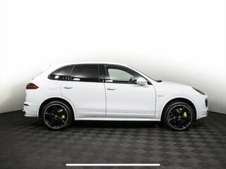 2016 Porsche Cayenne S E-Hybrid II Рестайлинг (958), белый, 3800000 рублей, вид 2