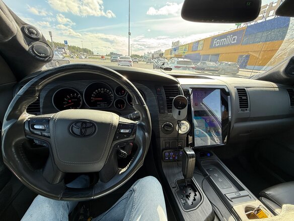 2011 Toyota Tundra CrewMax II, серый, 6000000 рублей - вид 9