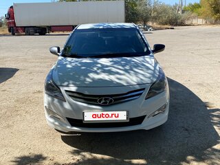 2015 Hyundai Solaris I Рестайлинг, белый, 580000 рублей, вид 3