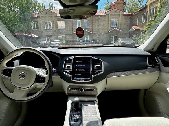 2023 Volvo XC90 II Рестайлинг 1, серый, 8300000 рублей - вид 5