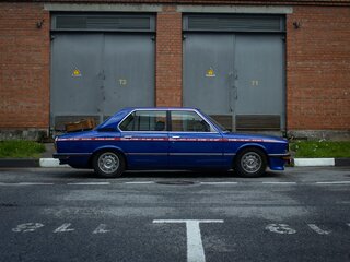 1980 BMW 5 серии 518 5-speed I (E12) Рестайлинг, синий, 1790000 рублей, вид 5