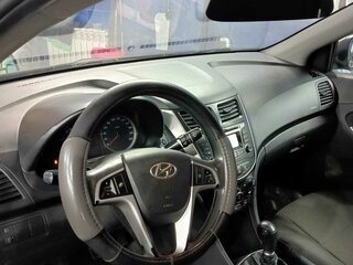 2015 Hyundai Solaris I Рестайлинг, серый, 950000 рублей, вид 4