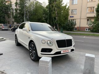 2017 Bentley Bentayga I, белый, 10900000 рублей, вид 1