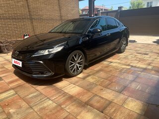 2021 Toyota Camry VIII (XV70) Рестайлинг, чёрный, 3650000 рублей, вид 1