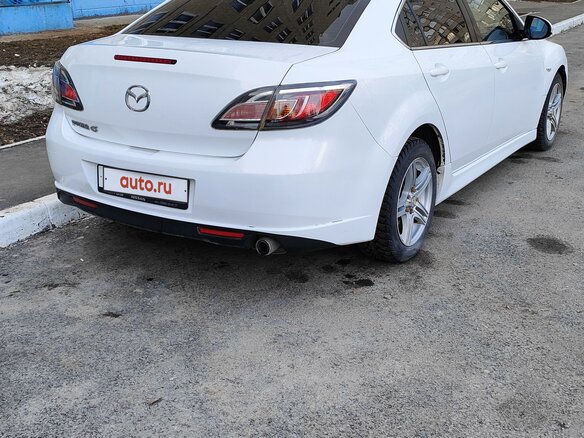 2010 Mazda 6 II (GH) Рестайлинг, белый, 1200000 рублей - вид 3