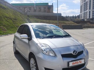 2009 Toyota Vitz II (XP90), серый, 710000 рублей, вид 3