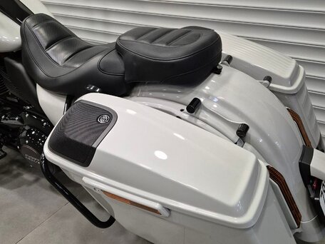 2020 Harley-Davidson CVO Road Glide, серебристый, 2800000 рублей, вид 5