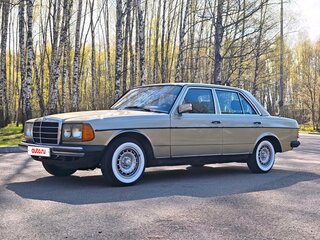 1982 Mercedes-Benz W123 230, зелёный, 2000000 рублей, вид 1