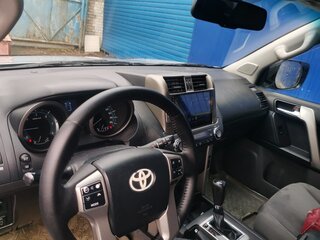 2011 Toyota Land Cruiser Prado 150 Series, серебристый, 3100000 рублей, вид 3