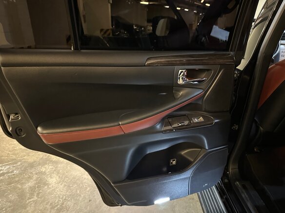 2015 Lexus LX 570 III Рестайлинг, чёрный, 4600000 рублей - вид 17