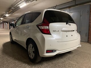 2020 Nissan Note e-Power II Рестайлинг, белый, 1380000 рублей, вид 4