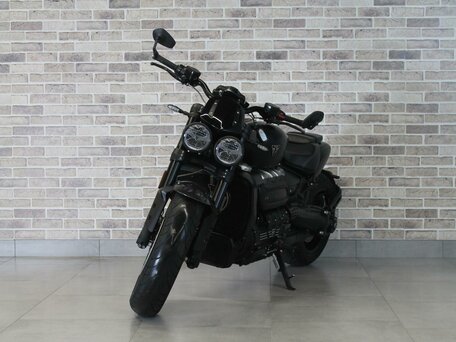 2021 Triumph Rocket III, чёрный, 1800000 рублей, вид 2