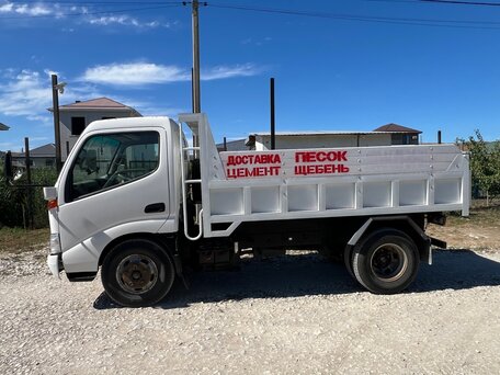 2001 Toyota Dyna, белый, 2900000 рублей, вид 2
