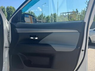 2017 Mitsubishi Outlander III Рестайлинг 2, белый, 2000000 рублей, вид 5