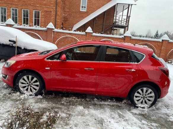 2013 Opel Astra J Рестайлинг, красный, 850000 рублей - вид 2
