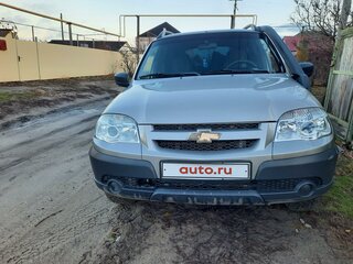 2017 Chevrolet Niva I Рестайлинг, серый, 900000 рублей, вид 1