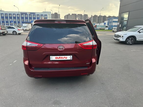 2016 Toyota Sienna III Рестайлинг, красный, 2195000 рублей - вид 15