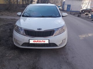 2013 Kia Rio 4-speed III, белый, 870000 рублей, вид 2