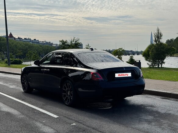 2022 Rolls-Royce Ghost Black Badge II (Series I), чёрный, 34990000 рублей - вид 4
