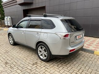 2013 Mitsubishi Outlander III, серебристый, 2000000 рублей, вид 3