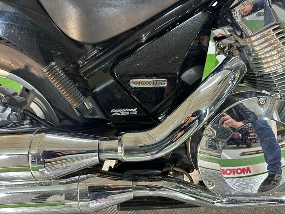 2010 Honda VT 1300CS Sabre, чёрный - вид 8