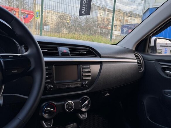 2019 Kia Rio IV, белый, 1000000 рублей - вид 5