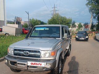 2012 Toyota Land Cruiser 76 70 Series Рестайлинг 1, серый, 3000000 рублей, вид 3