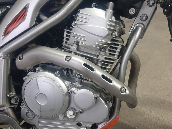 2010 Yamaha XG250 Tricker, оранжевый - вид 5