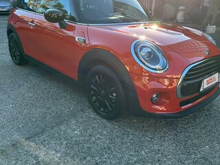 2021 Mini Hatch Cooper III (F55/F56) Рестайлинг, оранжевый, 3000000 рублей, вид 3