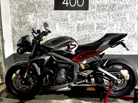 2021 Triumph Street Triple, серый, 1199000 рублей, вид 1