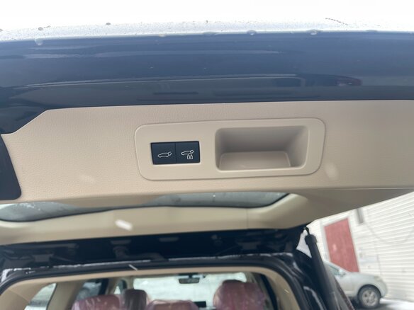 2023 Toyota Land Cruiser 300 Series, чёрный, 14300000 рублей - вид 13