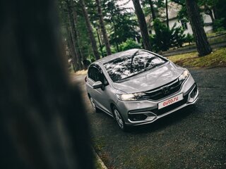 2018 Honda Fit III Рестайлинг, серебристый, 1450000 рублей, вид 3