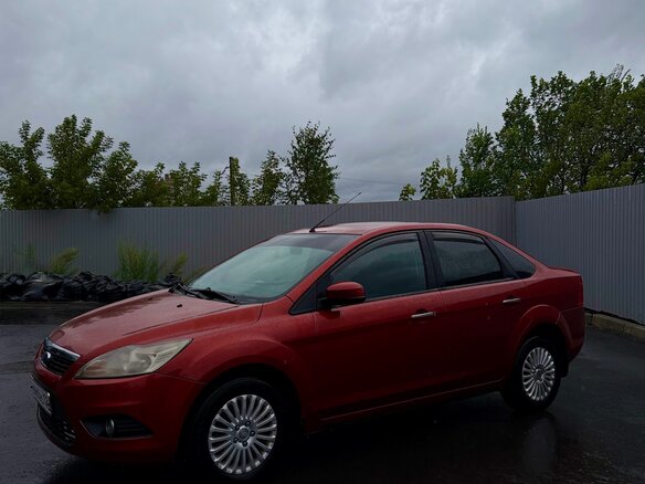 2008 Ford Focus II Рестайлинг, красный, 550000 рублей - вид 2