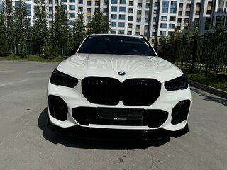 2021 BMW X5 45e IV (G05/G18), белый, 8620000 рублей, вид 3