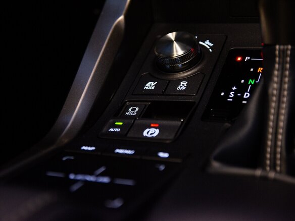 2018 Lexus NX 300h I Рестайлинг, серый, 3270833 рублей - вид 1